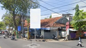 1. Jl. Raya Pamekasan - Sumenep
